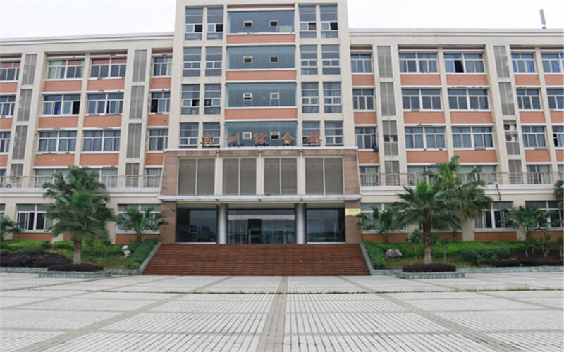 重慶安全技術(shù)職業(yè)學(xué)院安全技術(shù)與管理專業(yè)在重慶招生錄取分?jǐn)?shù)(物理類)：352分