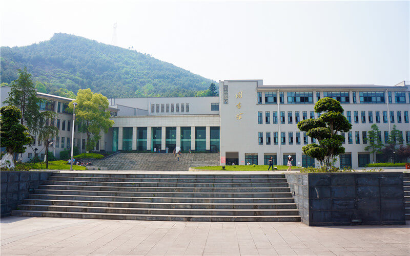 2024考生參考：2023重慶大學(xué)城市科技學(xué)院英語專業(yè)在浙江招生錄取分?jǐn)?shù)及錄取位次