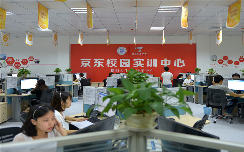 重慶商務(wù)職業(yè)學(xué)院現(xiàn)代物流管理專業(yè)在重慶招生錄取分?jǐn)?shù)(物理類)：370分