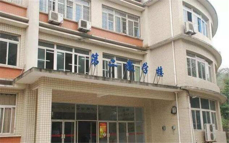 2023年重慶電信職業(yè)學(xué)院在湖南招生專業(yè)有哪些？學(xué)費(fèi)是多少？