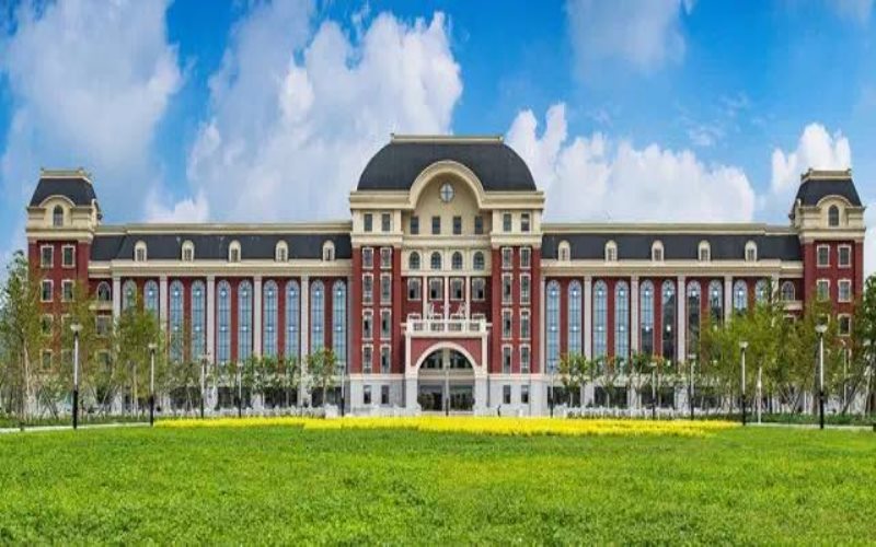 遼寧師范大學(xué)海華學(xué)院英語專業(yè)在內(nèi)蒙古招生錄取分?jǐn)?shù)(文科)：393分