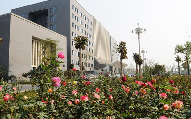 2023年重慶考生多少分可以上河南財(cái)經(jīng)政法大學(xué)房地產(chǎn)開(kāi)發(fā)與管理專業(yè)？