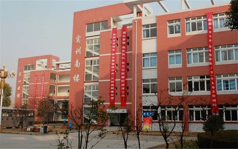皖北衛(wèi)生職業(yè)學(xué)院口腔醫(yī)學(xué)技術(shù)專(zhuān)業(yè)在河北招生錄取分?jǐn)?shù)(物理類(lèi))：374分