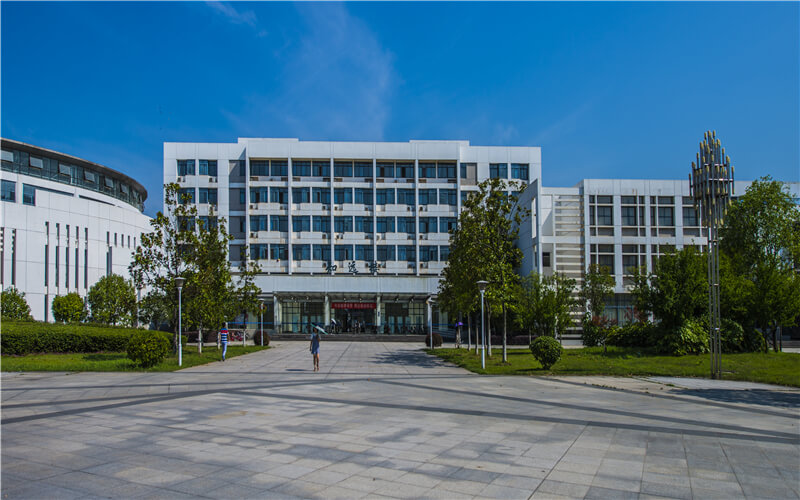 2023年湖北大學(xué)知行學(xué)院在云南招生專業(yè)有哪些？學(xué)費(fèi)是多少？