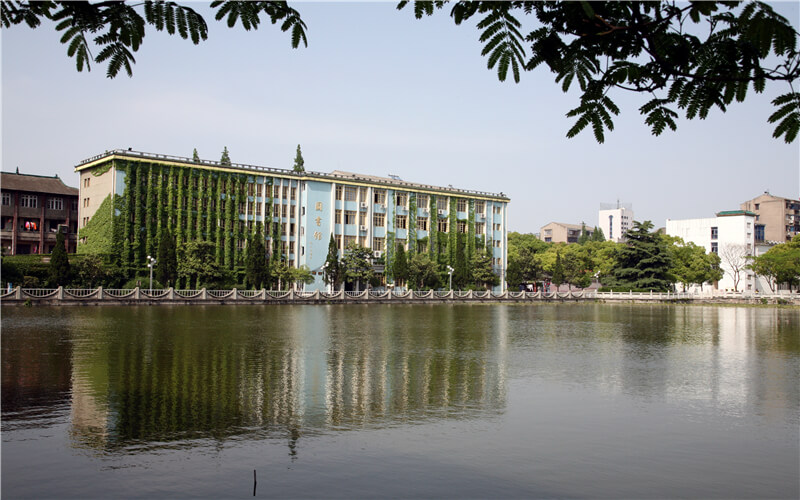 長江大學(xué)文理學(xué)院外國語言文學(xué)類（英語、英語專業(yè)錄取分?jǐn)?shù)線【天津高考綜合】