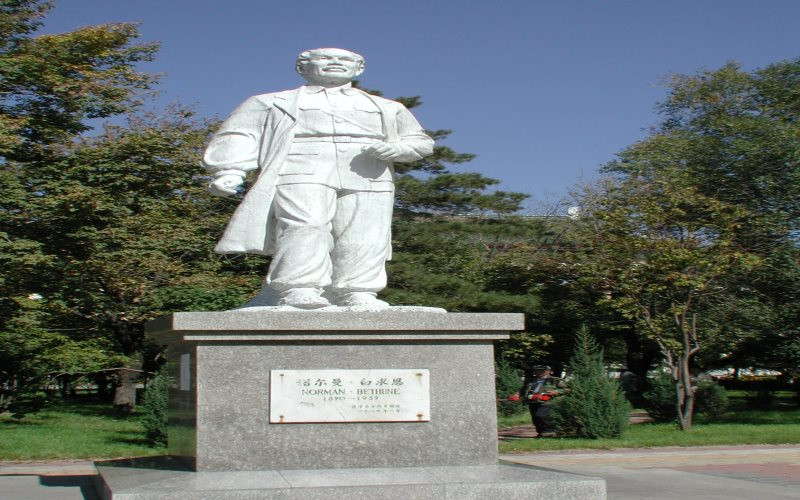 遼寧歷史類考生排多少名可以上哈爾濱醫(yī)科大學(xué)藥物分析專業(yè)?