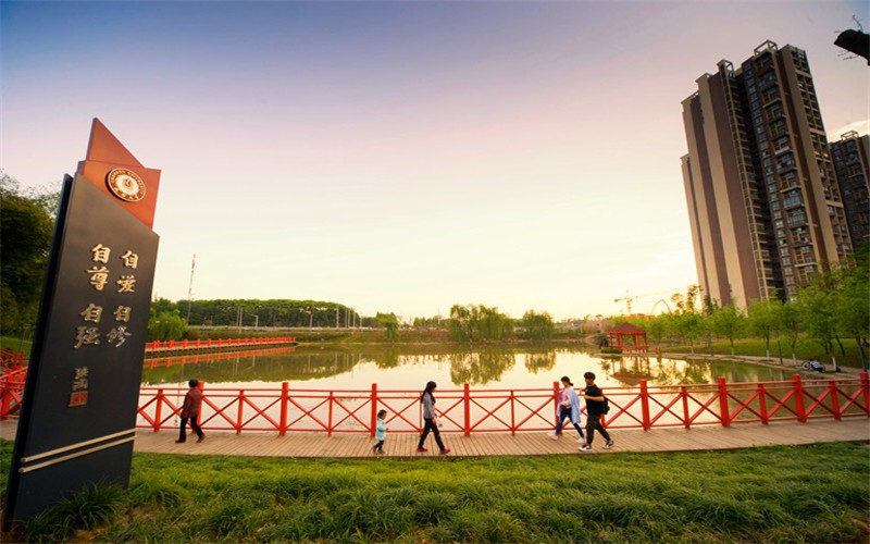 2023年成都大學(xué)在貴州招生專業(yè)有哪些？學(xué)費(fèi)是多少？