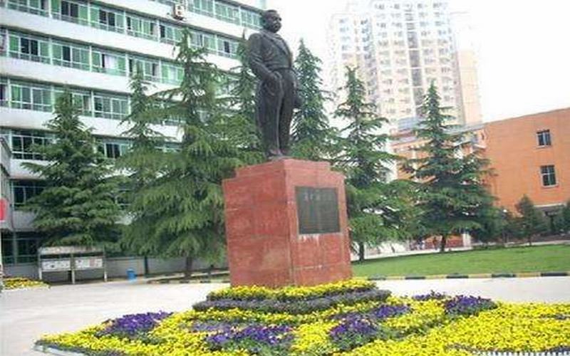 西安鐵路職業(yè)技術(shù)學(xué)院鐵道機(jī)車運(yùn)用與維護(hù)專業(yè)在重慶招生錄取分?jǐn)?shù)(物理類)：372分