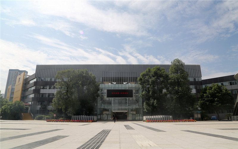 2023年成都職業(yè)技術(shù)學院在四川招生專業(yè)有哪些？學費是多少？