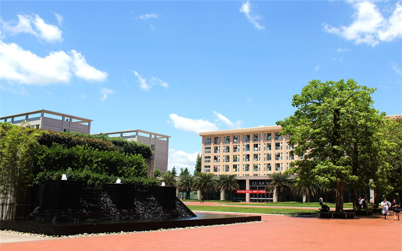 四川大學(xué)錦江學(xué)院數(shù)字媒體技術(shù)專業(yè)在河北招生錄取分?jǐn)?shù)(物理類)：476分