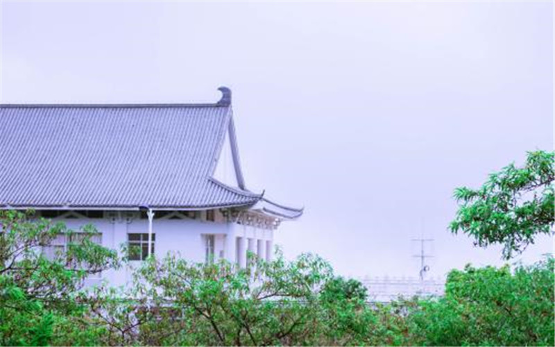 浙江綜合考生排多少名可以上大理大學(xué)口腔醫(yī)學(xué)專業(yè)?