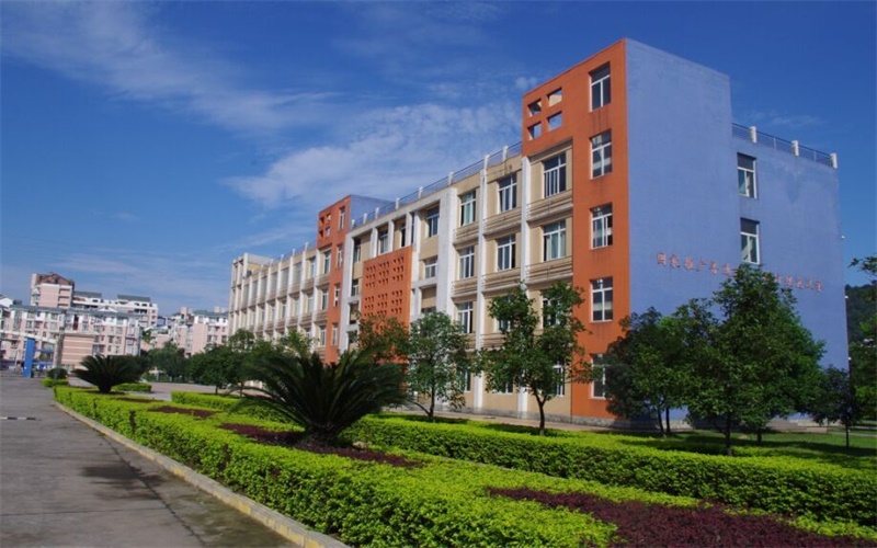 【2023高考參考】宜賓職業(yè)技術(shù)學(xué)院2022年湖南招生專業(yè)及招生計劃一覽表