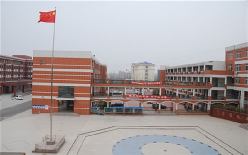 開封文化藝術(shù)職業(yè)學(xué)院小學(xué)語(yǔ)文教育（師范類）專業(yè)在山東招生錄取分?jǐn)?shù)(綜合)：421分