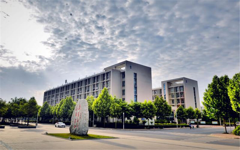 2023年河南交通職業(yè)技術(shù)學(xué)院在河南招生專業(yè)有哪些？學(xué)費(fèi)是多少？