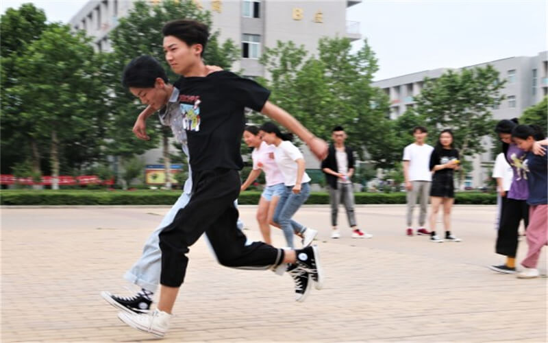 2023年許昌電氣職業(yè)學(xué)院在河南招生專業(yè)有哪些？學(xué)費(fèi)是多少？