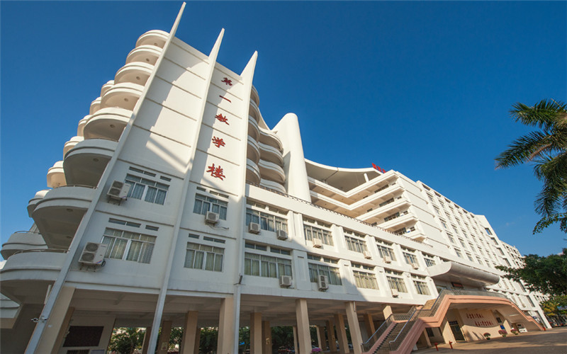 海南職業(yè)技術(shù)學(xué)院空中乘務(wù)專業(yè)在河北招生錄取分?jǐn)?shù)(歷史類)：288分