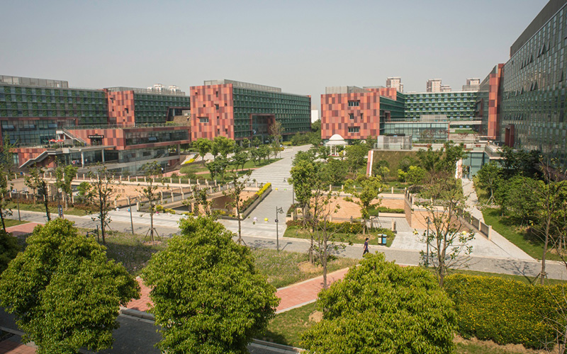 西交利物浦大學(xué)建筑類（中外合作辦學(xué)）專業(yè)在浙江招生錄取分?jǐn)?shù)(綜合)：588分
