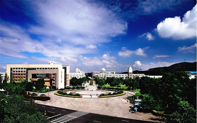 溫州醫(yī)科大學(xué)臨床醫(yī)學(xué)（新醫(yī)科班）專業(yè)錄取分?jǐn)?shù)線【北京高考綜合】