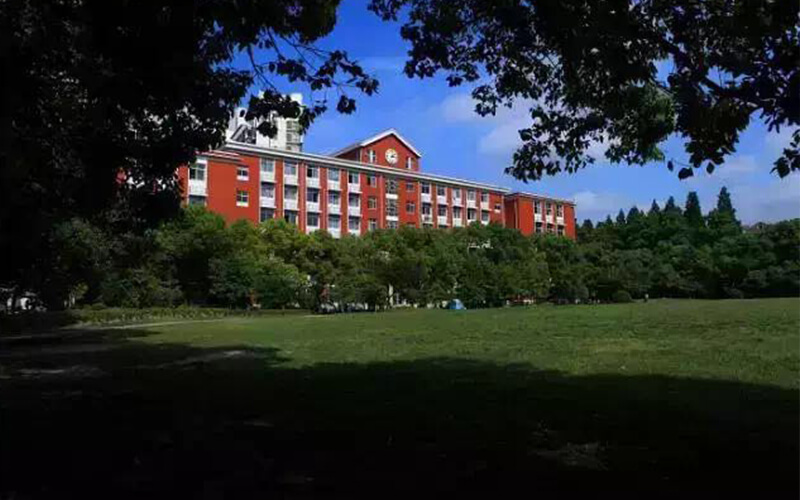上海大學(xué)管理科學(xué)與工程類專業(yè)在浙江招生錄取分?jǐn)?shù)(綜合)：641分