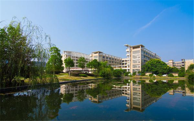 2023年浙江考生多少分可以上湖南大眾傳媒職業(yè)技術(shù)學(xué)院云計(jì)算技術(shù)應(yīng)用專業(yè)？