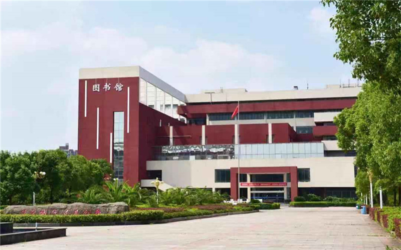 2023年江西工業(yè)貿(mào)易職業(yè)技術(shù)學(xué)院在廣東招生專業(yè)有哪些？學(xué)費是多少？