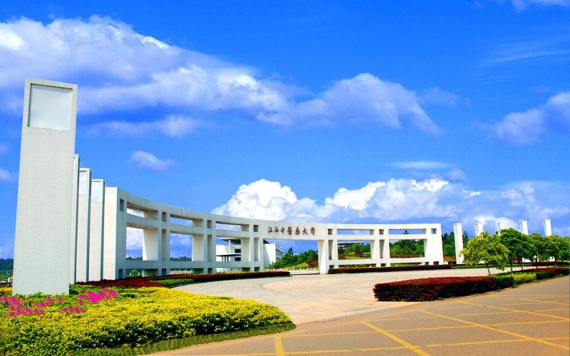 2023年江西中醫(yī)藥大學(xué)在廣東招生專業(yè)有哪些？學(xué)費(fèi)是多少？