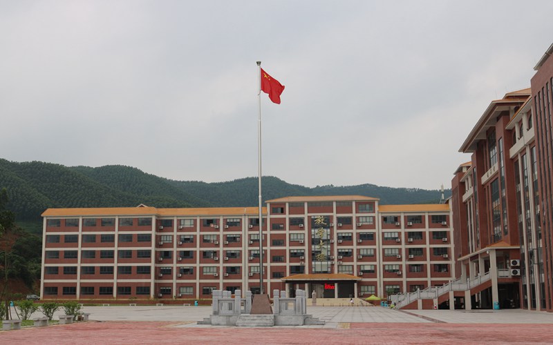 廣州珠江職業(yè)技術(shù)學(xué)院護理專業(yè)在河北招生錄取分數(shù)(物理類)：278分