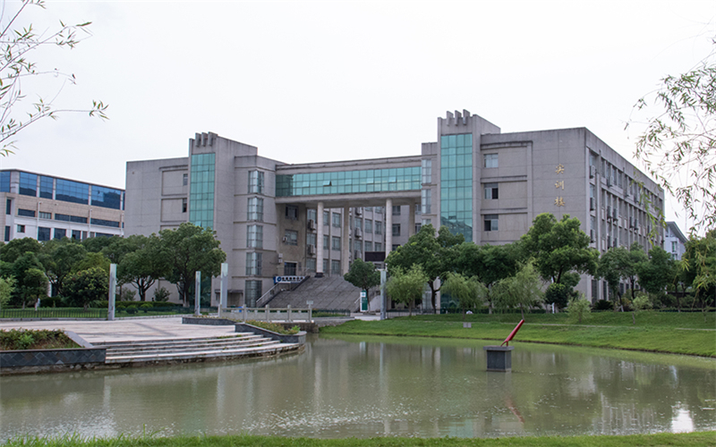 2023年江西制造職業(yè)技術(shù)學(xué)院在湖北招生專業(yè)有哪些？學(xué)費(fèi)是多少？