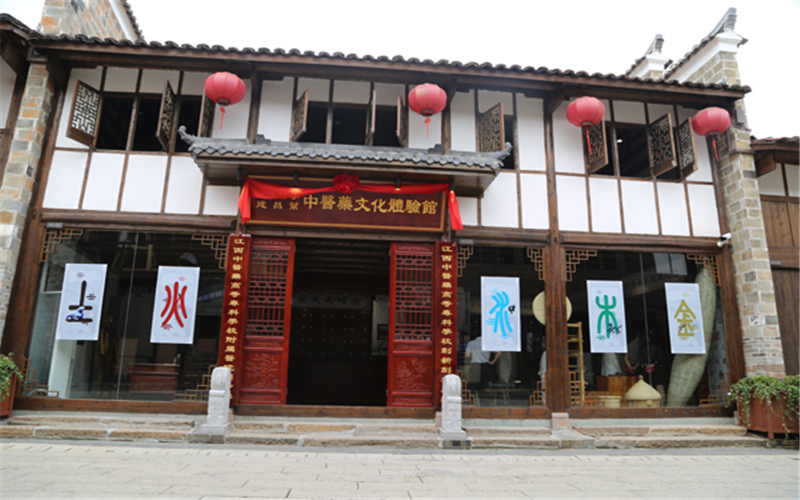 2023年江西中醫(yī)藥高等?？茖W校在廣東招生專業(yè)有哪些？學費是多少？