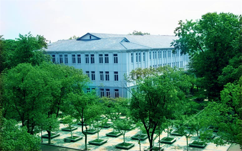 東華理工大學(xué)國際經(jīng)濟(jì)與貿(mào)易專業(yè)在浙江招生錄取分?jǐn)?shù)(綜合)：581分