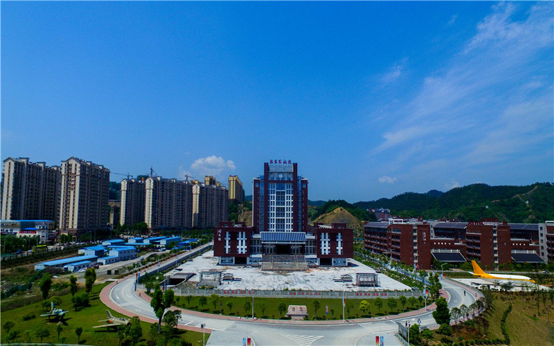 2024年張家界航空工業(yè)職業(yè)技術(shù)學(xué)院飛行器數(shù)字化制造技術(shù)專業(yè)在遼寧錄取分?jǐn)?shù)線參考