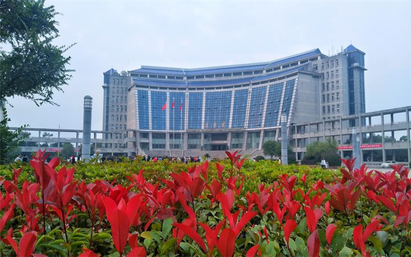 岳陽職業(yè)技術學院護理專業(yè)在內(nèi)蒙古招生錄取分數(shù)(理科)：191分