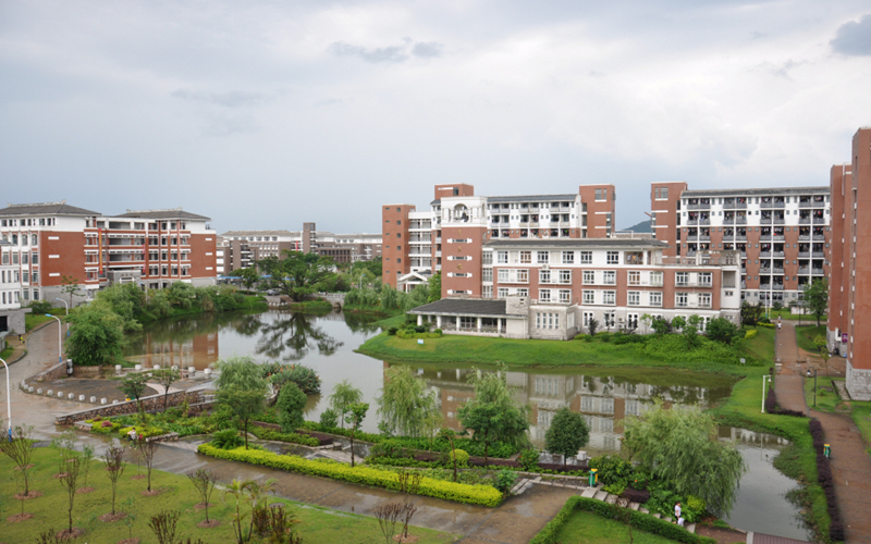 福建華南女子職業(yè)學(xué)院學(xué)前教育專業(yè)在浙江招生錄取分?jǐn)?shù)(綜合)：372分