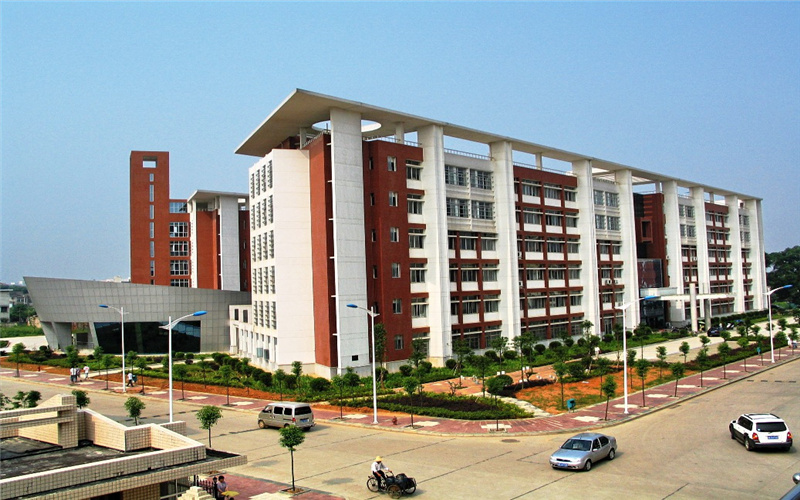 河北歷史類考生排多少名可以上湖南農(nóng)業(yè)大學(xué)經(jīng)濟(jì)學(xué)專業(yè)?