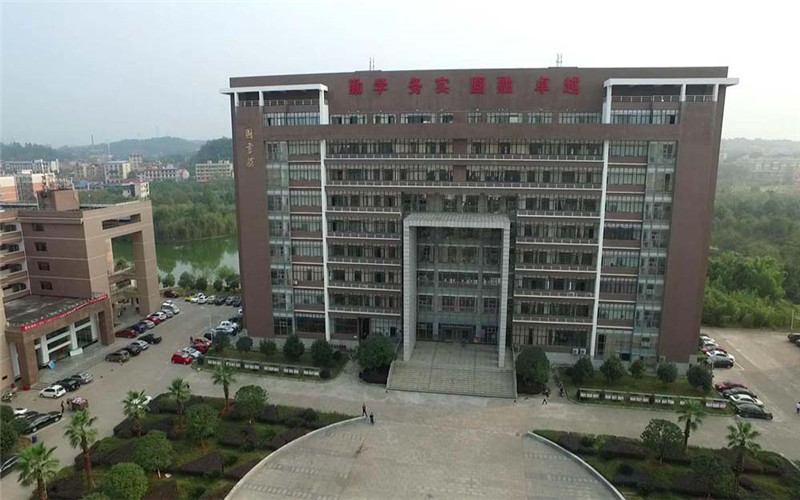 湖南工學(xué)院化學(xué)工程與工藝專業(yè)在浙江招生錄取分?jǐn)?shù)(綜合)：555分
