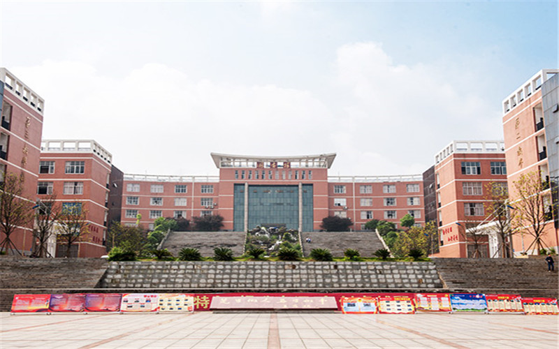 湖南機(jī)電職業(yè)技術(shù)學(xué)院汽車檢測(cè)與維修技術(shù)專業(yè)在內(nèi)蒙古招生錄取分?jǐn)?shù)(文科)：210分