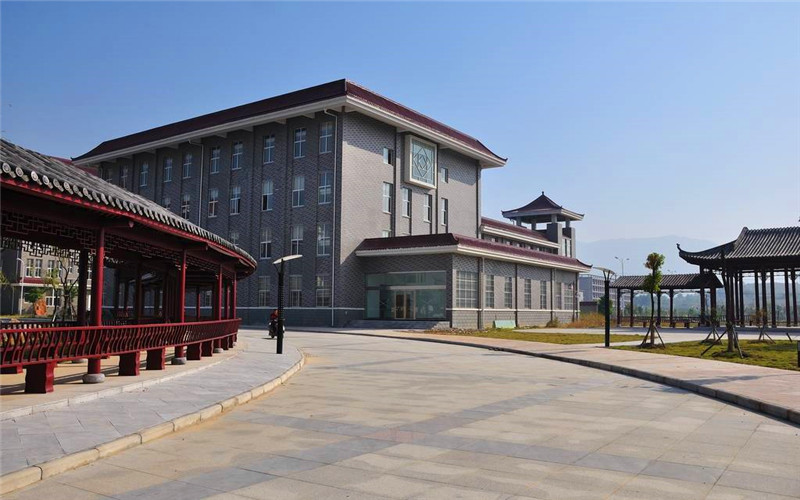 2023年安徽黃梅戲藝術(shù)職業(yè)學(xué)院各歷史類專業(yè)在河北招生分?jǐn)?shù)是多少？