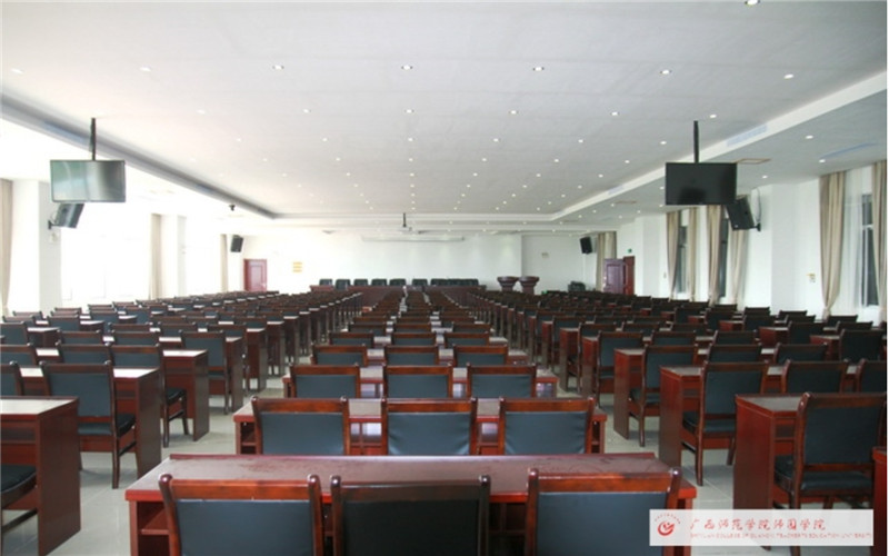 南寧師范大學師園學院數(shù)學與應用數(shù)學（師范類）專業(yè)在內(nèi)蒙古招生錄取分數(shù)(理科)：362分
