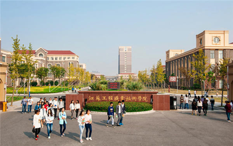 江蘇工程職業(yè)技術(shù)學(xué)院服裝設(shè)計(jì)與工藝專業(yè)在河北招生錄取分?jǐn)?shù)(歷史類)：400分