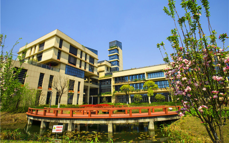 江蘇城鄉(xiāng)建設(shè)職業(yè)學(xué)院道路與橋梁工程技術(shù)專業(yè)在山東招生錄取分?jǐn)?shù)(綜合)：379分