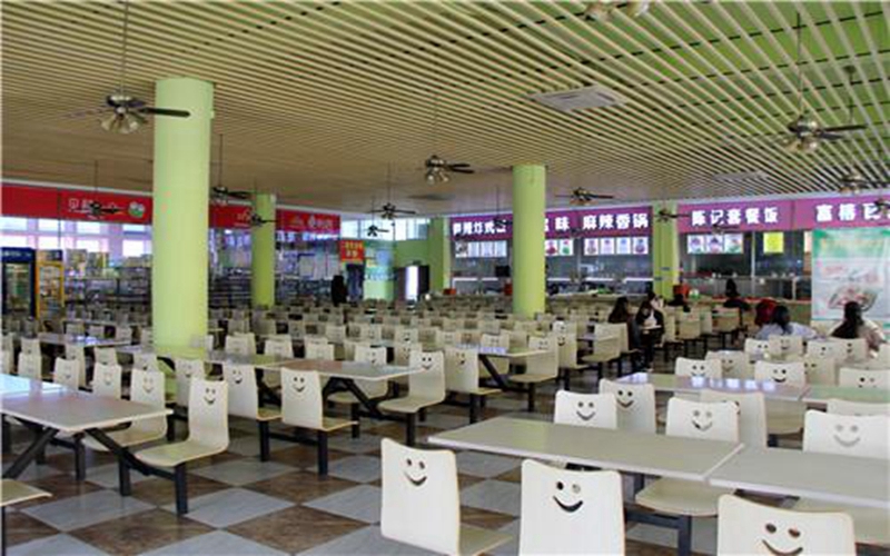 2024考生參考：2023泉州經(jīng)貿(mào)職業(yè)技術(shù)學(xué)院軟件技術(shù)專業(yè)在重慶招生錄取分?jǐn)?shù)及錄取位次