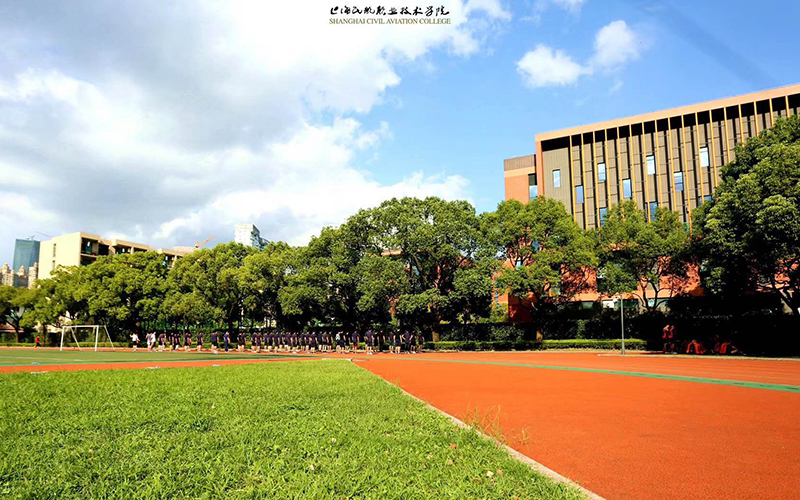 上海民航職業(yè)技術(shù)學(xué)院飛行器數(shù)字化制造技術(shù)專業(yè)在遼寧招生錄取分?jǐn)?shù)(物理類)：359分