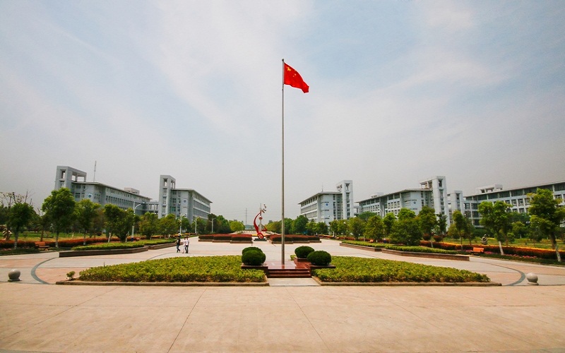安徽電子信息職業(yè)技術(shù)學(xué)院計(jì)算機(jī)應(yīng)用技術(shù)專業(yè)在河北招生錄取分?jǐn)?shù)(物理類)：385分