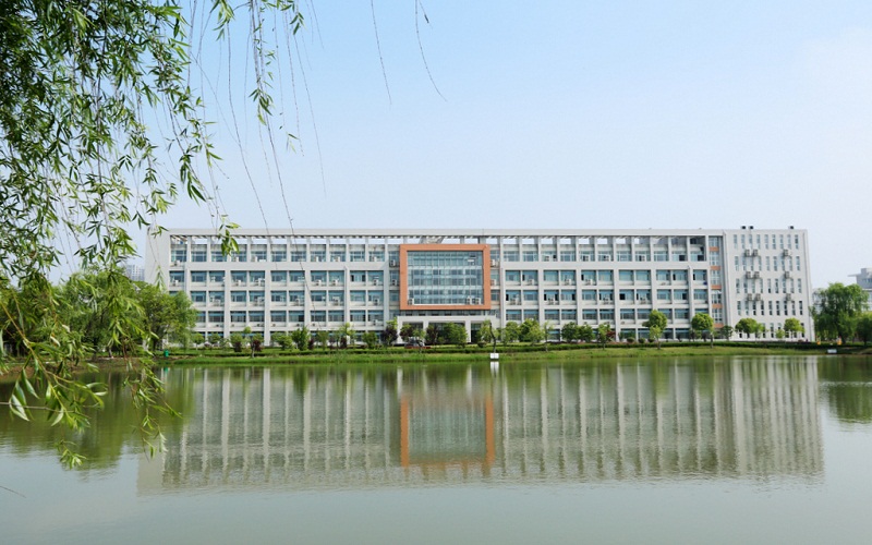 安徽商貿(mào)職業(yè)技術(shù)學(xué)院國(guó)際經(jīng)濟(jì)與貿(mào)易專業(yè)在山東招生錄取分?jǐn)?shù)(綜合)：419分