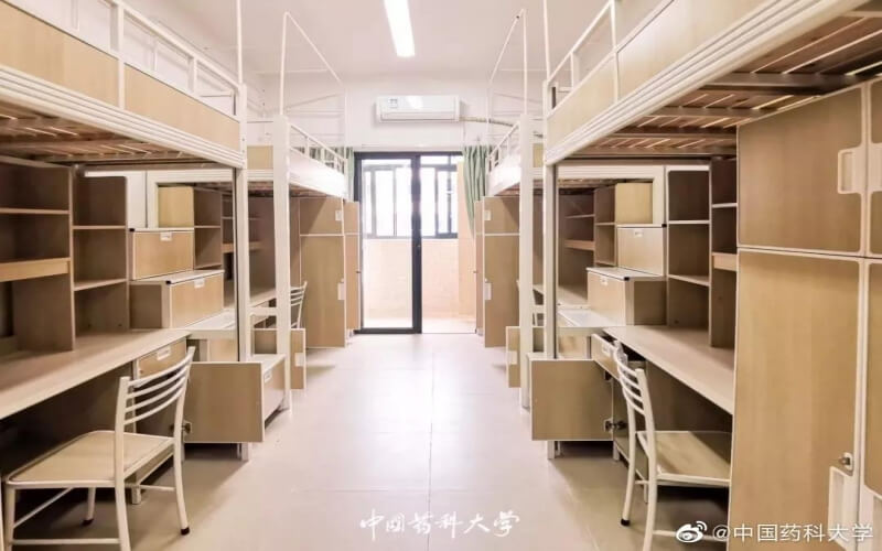 遼寧物理類(lèi)考生排多少名可以上中國(guó)藥科大學(xué)藥學(xué)（一）專(zhuān)業(yè)?