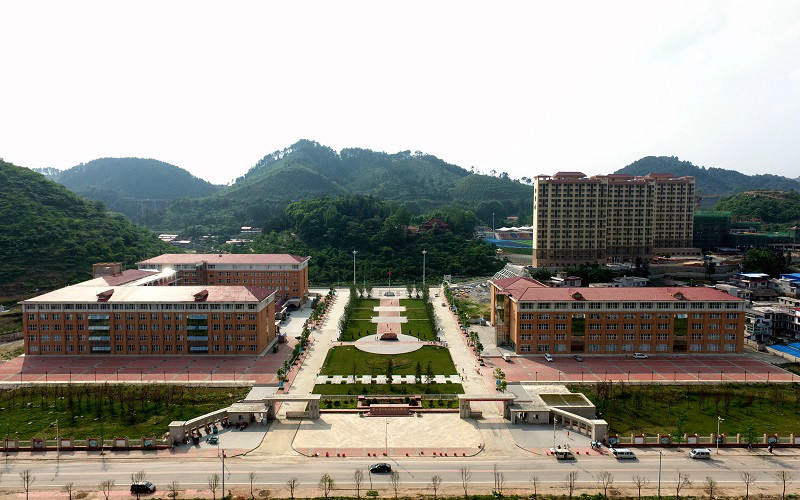 貴州護(hù)理職業(yè)技術(shù)學(xué)院護(hù)理專業(yè)在重慶招生錄取分?jǐn)?shù)(物理類)：370分