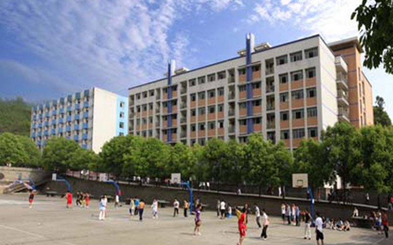 宜賓學(xué)院數(shù)學(xué)與應(yīng)用數(shù)學(xué)專業(yè)在廣西招生錄取分?jǐn)?shù)(理科)：443分