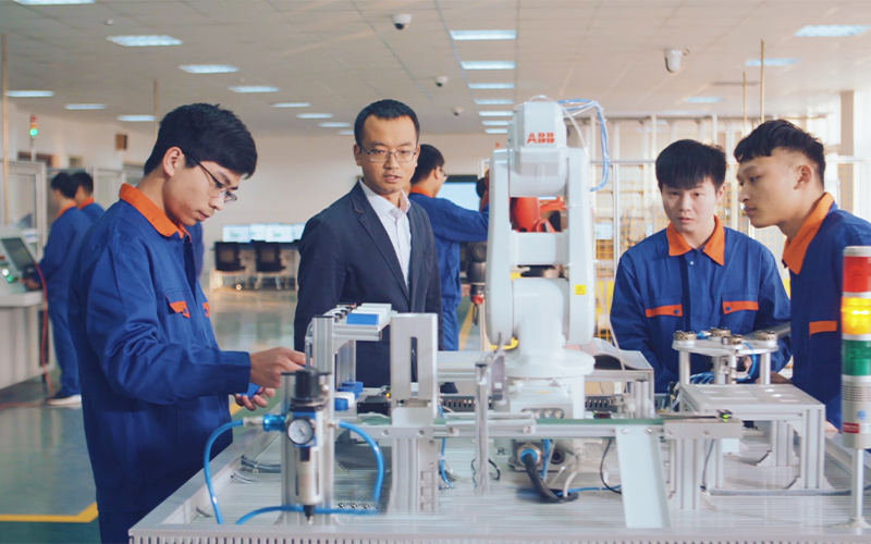 【2023高考參考】河南應(yīng)用技術(shù)職業(yè)學(xué)院2022年廣西招生專業(yè)及招生計劃一覽表