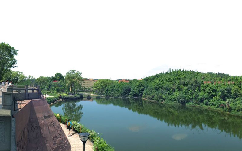 2023年成都理工大學(xué)工程技術(shù)學(xué)院在新疆招生專(zhuān)業(yè)有哪些？學(xué)費(fèi)是多少？
