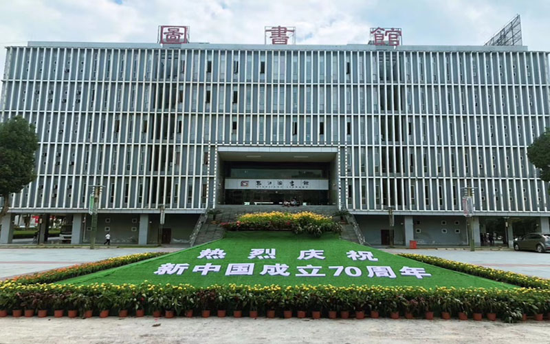 重慶旅游職業(yè)學(xué)院商務(wù)英語專業(yè)在重慶招生錄取分?jǐn)?shù)(物理類)：385分